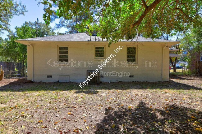 Photo - 2128 Knightsbridge Rd