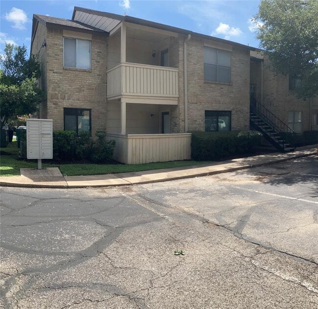 Building Photo - 8210 Bent Tree Rd Unit 217 Rental