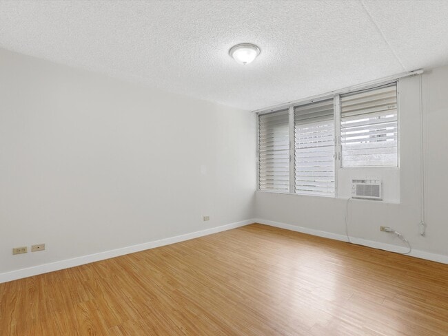 Photo - 2533 Ala Wai Blvd