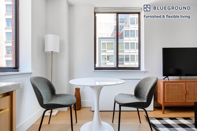 Photo - 250 W 19th St Unidad FL7-ID609