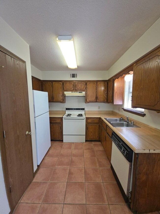 Photo - 1022 N Parker Rd Unit 1022 N Parker Rd B