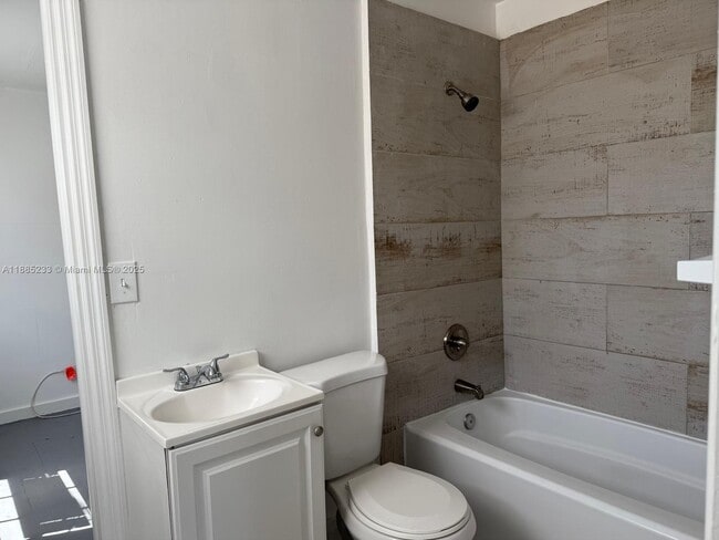 Photo - 632 42nd St Unit B