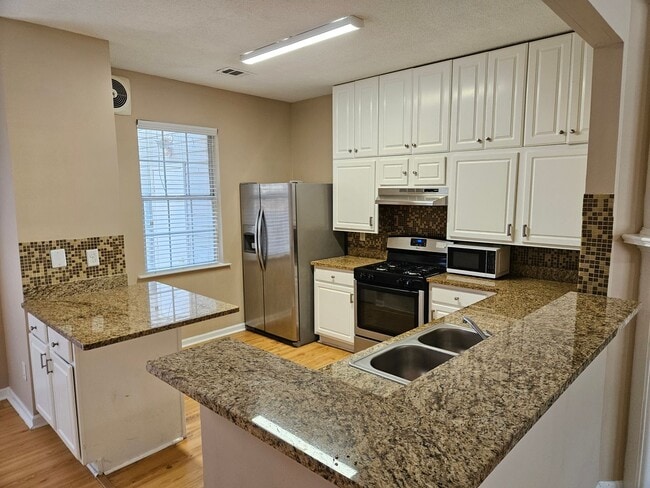 Photo - Rare 3 bed 2.5 bath Townhome located in Marietta