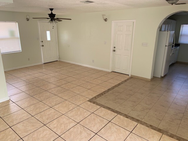 Photo - 5425 Genoa Ln