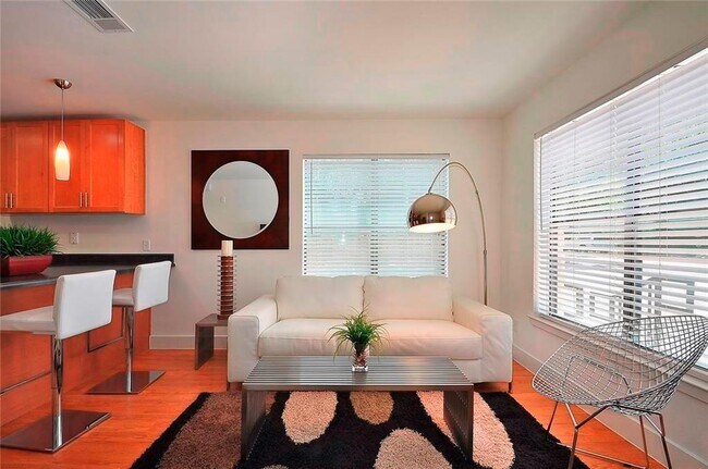 Photo - 711 W 32nd St Unidad 101
