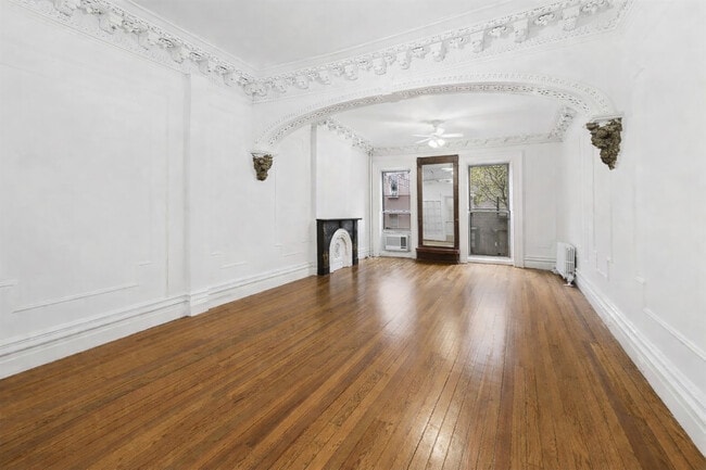 Building Photo - 331 W 19th St