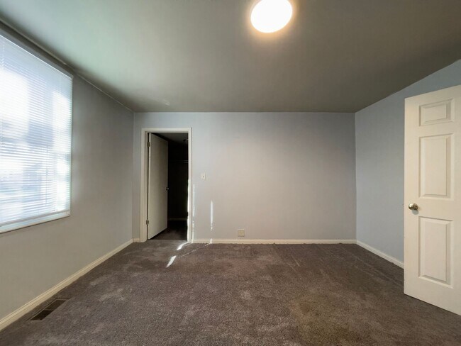 Photo - 204 N Dill St Unit Apt 01