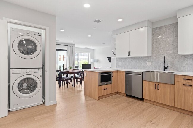 Photo - 457 W Broadway Unit 301