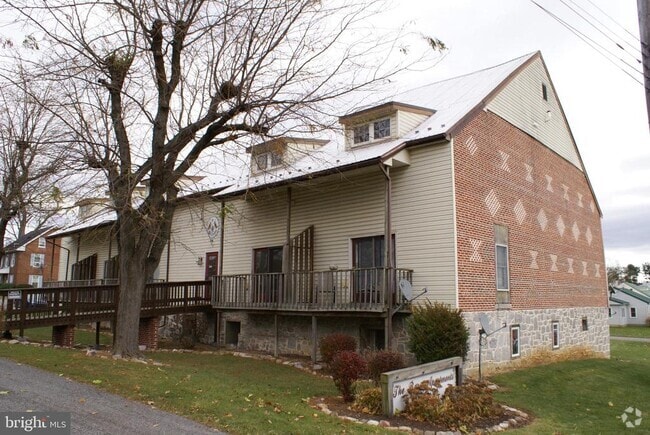 Building Photo - 1121 Stanley Ave Rental