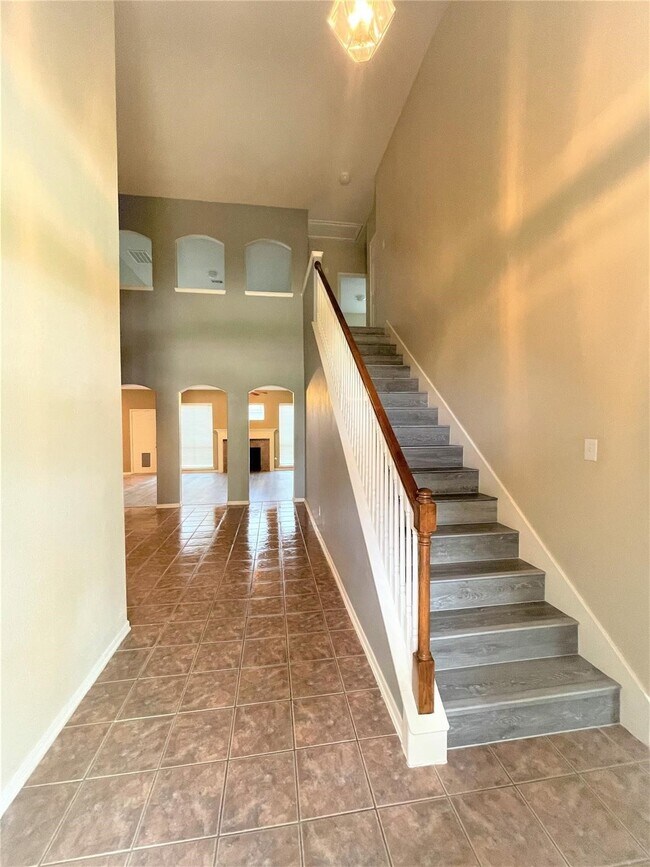 Photo - 2115 Hollyfield Ln