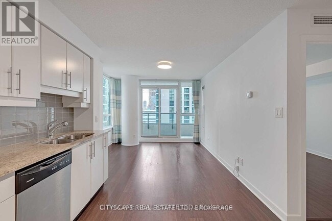 Photo - 33 Bay St. Unit 1006