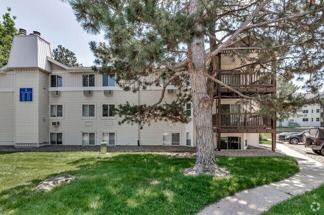 Building Photo - Remodeled 1 bed 1 bath condo for rent at V... Unit 511-L