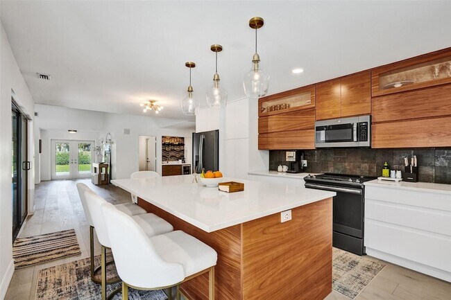 Photo - 614 W Lakewoode Cir