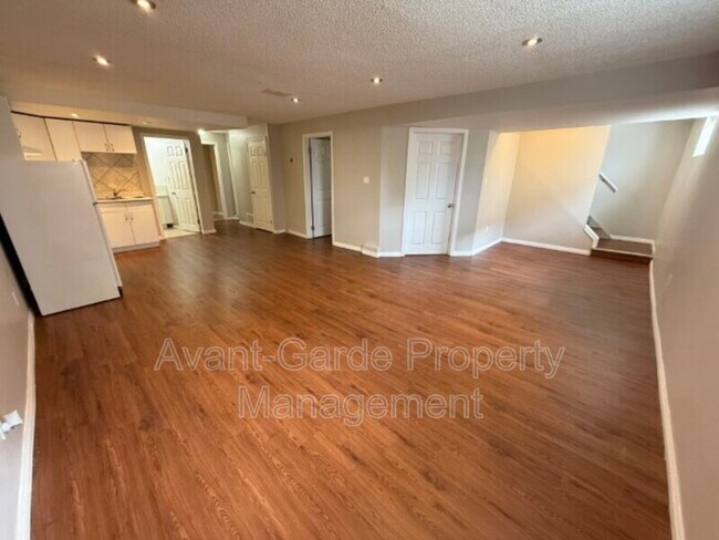 Building Photo - 11635-1111a 111a Ave NW