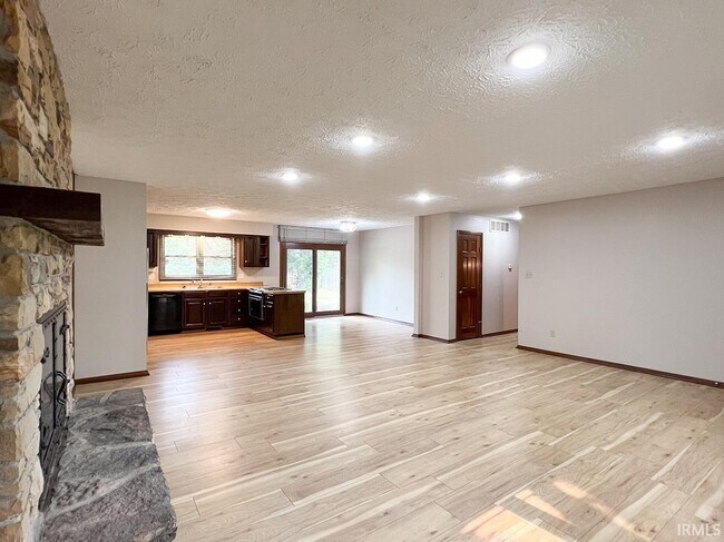 Photo - 1633 Greenfield Ct