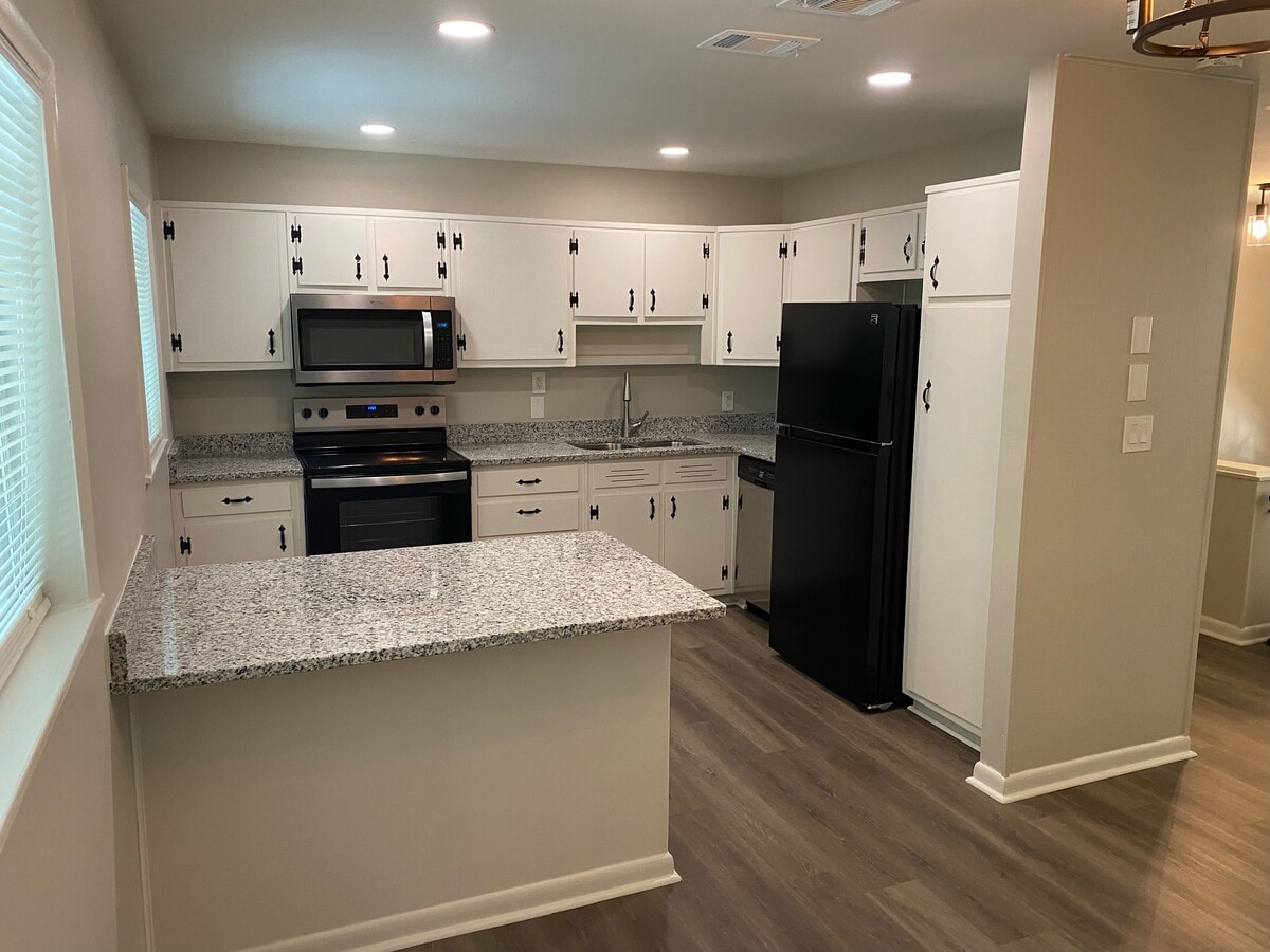 Photo - 2467 Carolyn Dr