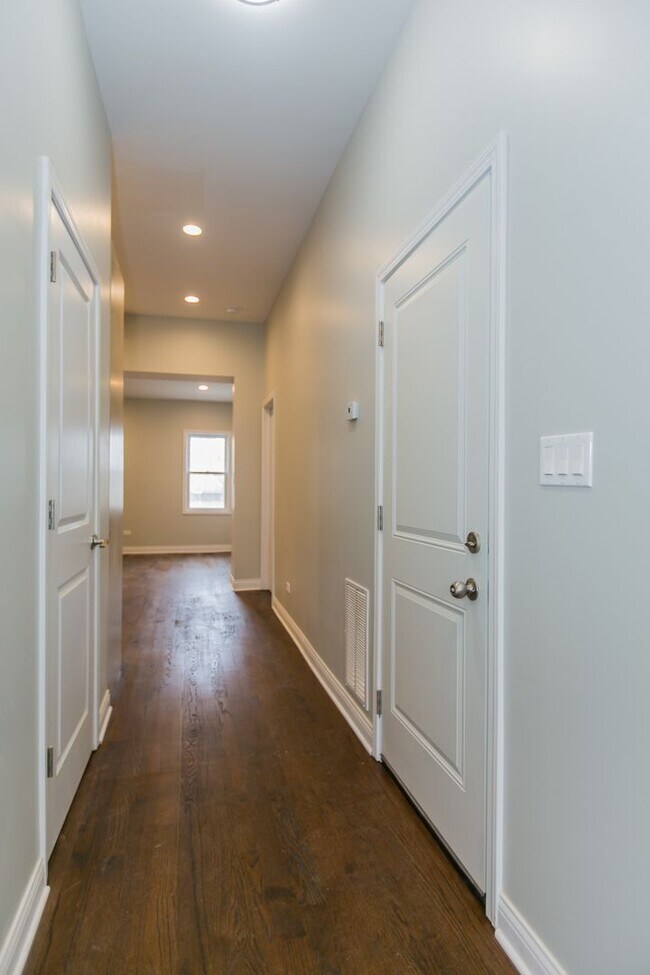 Photo - 3531 W Le Moyne St Unit 2