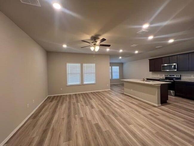 Photo - 4008 Halo St