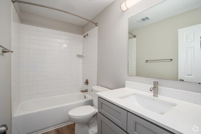 1BR, 1BA - 604SF - Bathroom