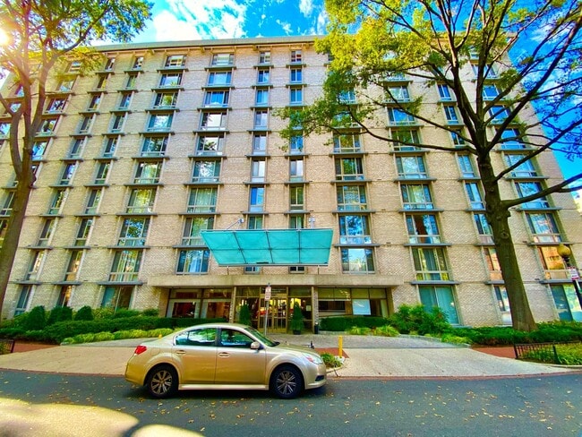 Building Photo - Great Foggy Bottom One Bedroom with Roof T... Unit 715 South