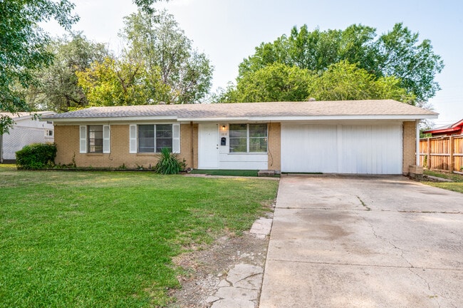 Photo - 1818 Highland Dr
