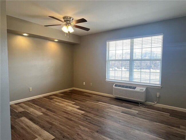 Building Photo - 802 W Tahlequah St Unit C