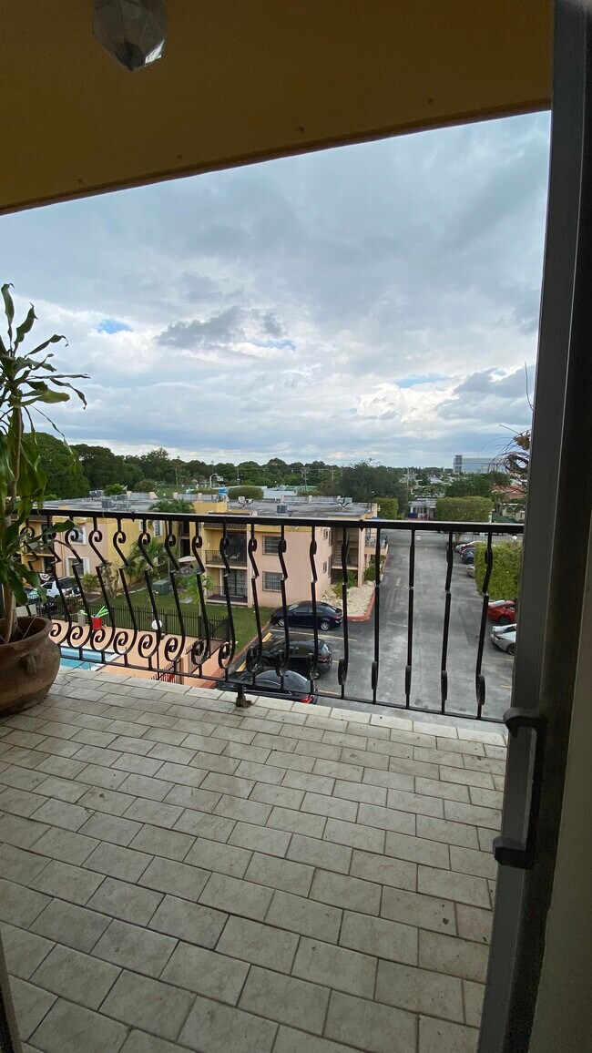 Photo - 3181 SW 13th St Unit 409