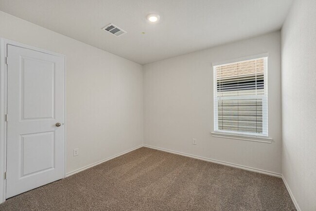 Photo - 322 Tall Cedar Wy