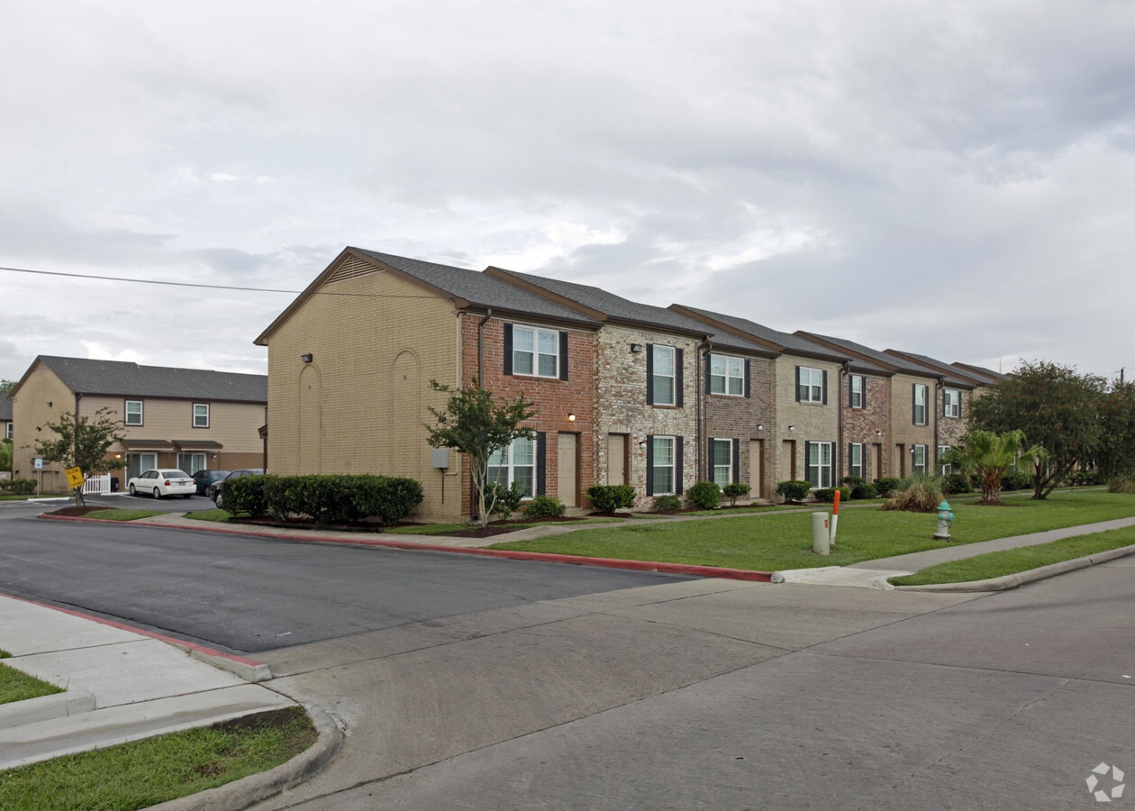 Lexington Square Apartments - Lexington Square Apartments