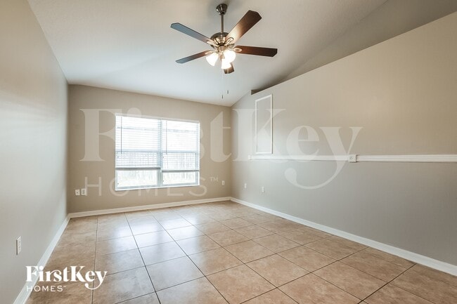 Photo - 1564 Deerfield Ave