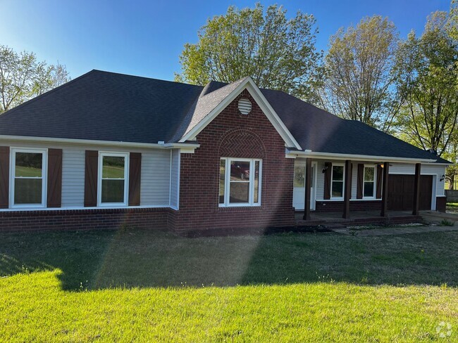 Building Photo - Renovated Home 25 Minute drive to Blue Oval