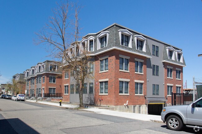 Photo - 902-906 E 2nd St