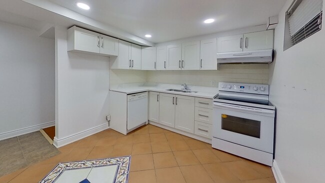 Building Photo - 157 Spadina Rd Unit 1