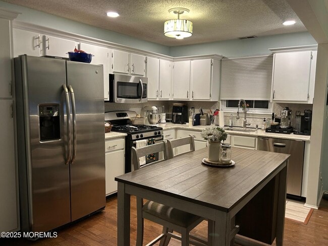 Photo - 182 Tulip Ln