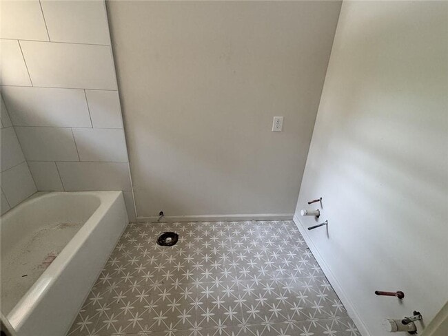 Photo - 732 Hanover Ln SE