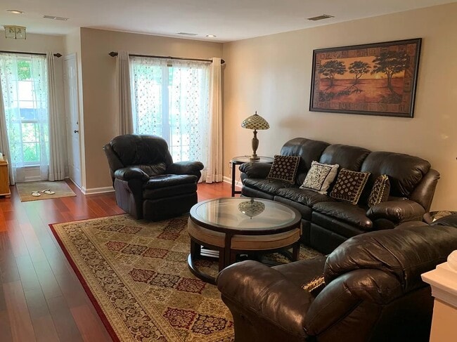 Photo - 304 Harvest Ln