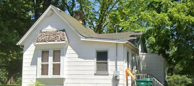 Building Photo - 526 W Chandler St