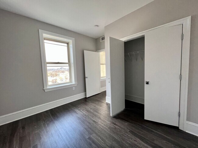 Photo - 306 W Franklin