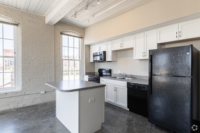 1BR, 1BA - 650SF - Wheelhouse Lofts