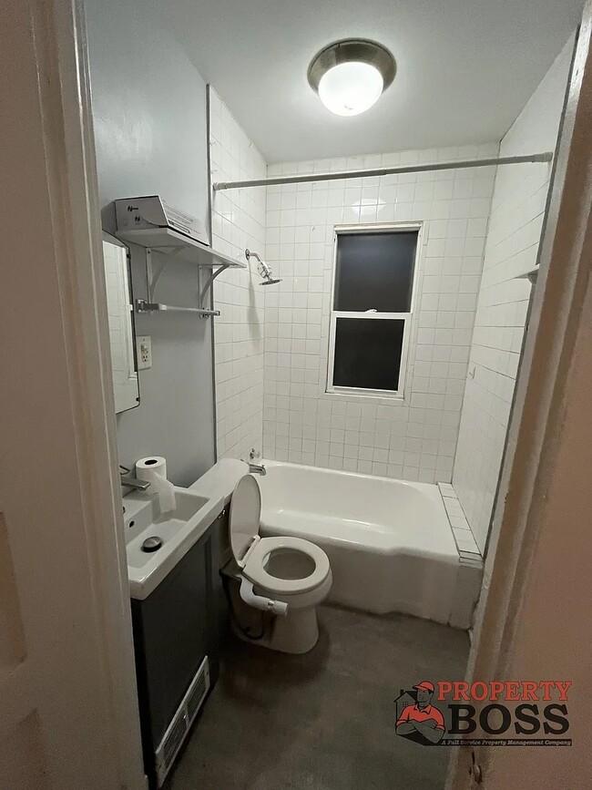 Photo - 124 E Warren St