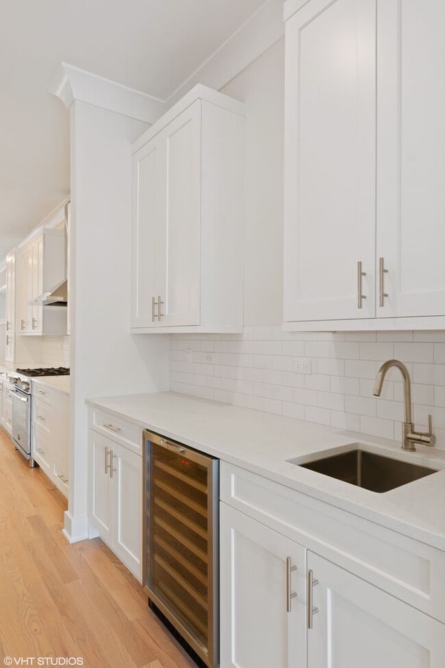 Photo - Condo Quality 3,400 SF Duplex Down in Roscoe Village, Pet Friendly Available August 1st Unit 3116 - 1N