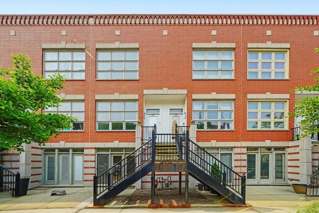 Photo - 855 W Erie St Unidad 127 Rental