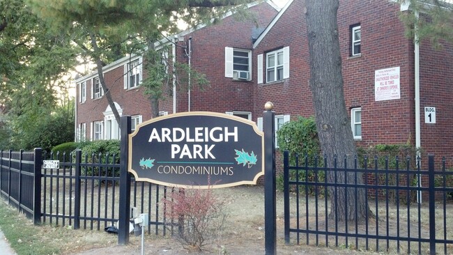 Building Photo - 6A Carolyn Ter Unit 6a Carolyn Terrace