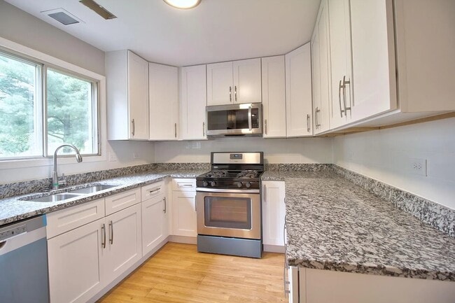 Photo - 1741 Tufts Ct