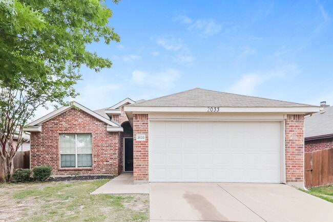 Photo - 2033 Club Oak Dr House