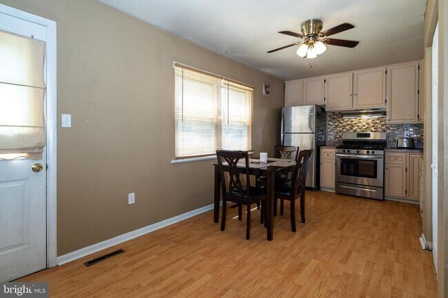 Photo - 106 Walnut St