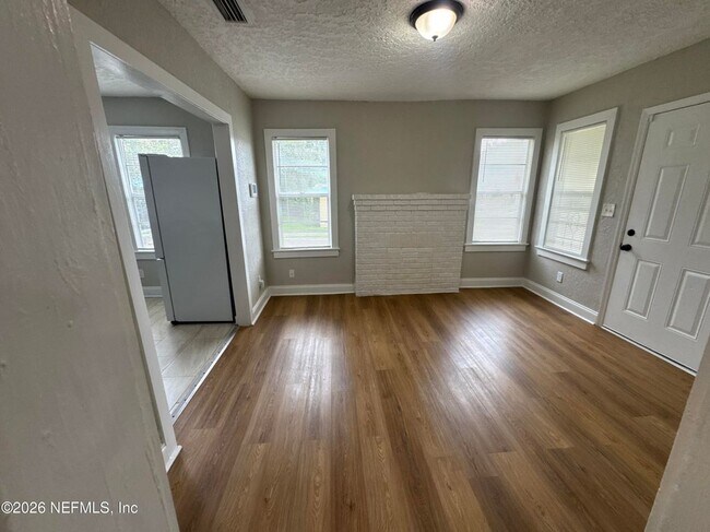 Photo - 1645 W 12th St