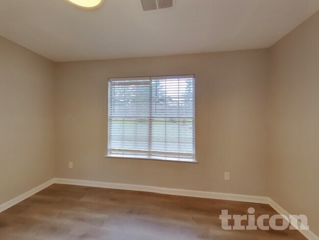 Photo - 6438 Rebecca Way