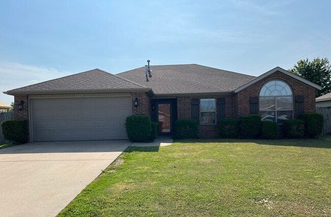 Photo - 210 Willow Dr House