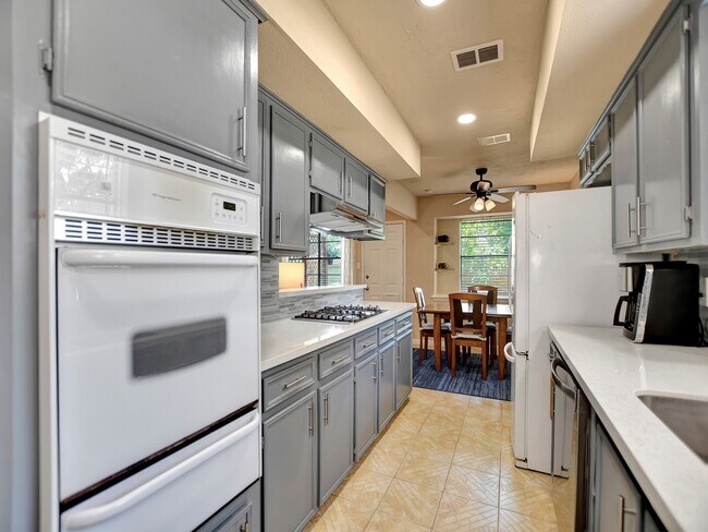 Photo - 21902 Meadowhill Dr